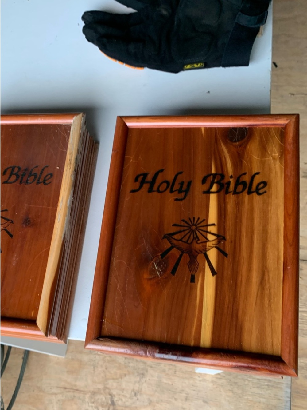 Néw holy bible with storage case